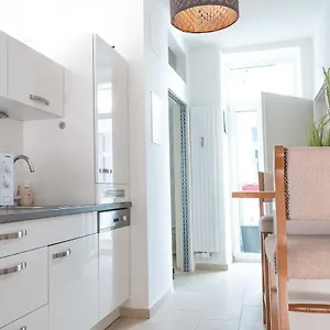 2 & Balcony - Top Location! Viena